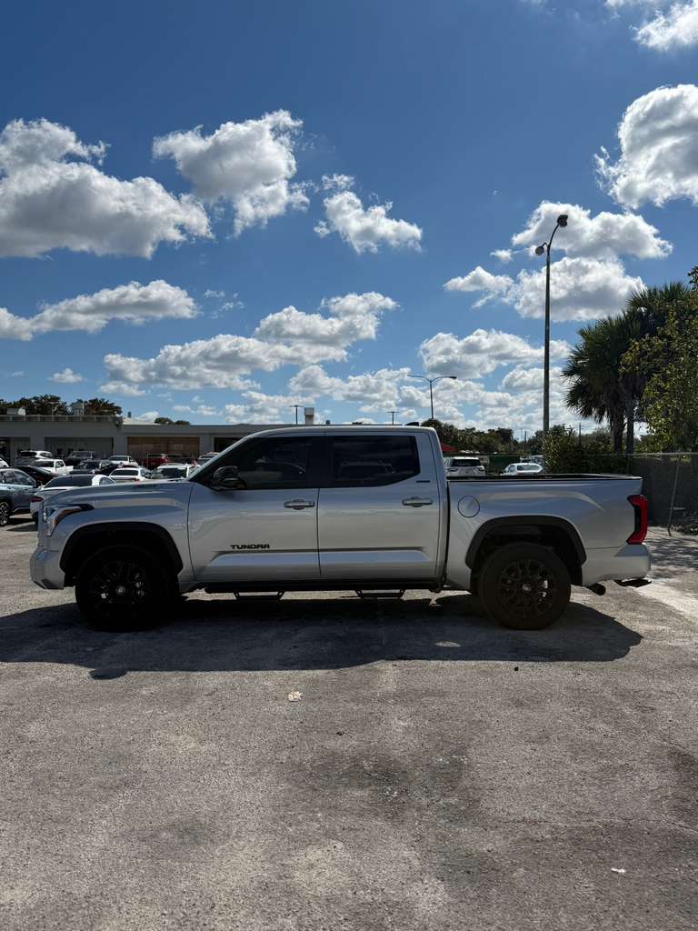 Toyota Tundra Limited Hybrid 4x4